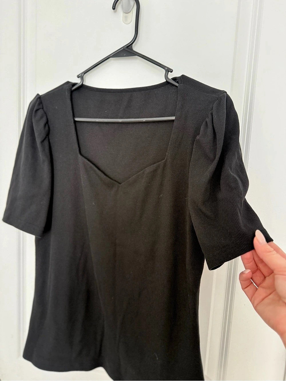 Black Short Sleeve Top with sweetheart neckline Size XL Like New